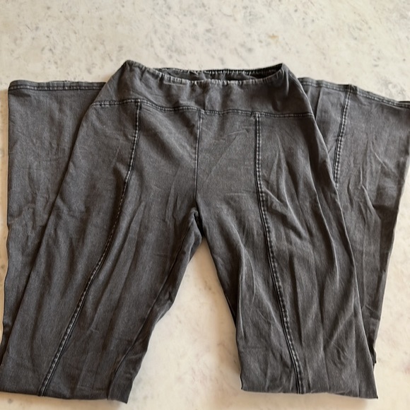 Out from under flare leggings - Picture 4 of 6